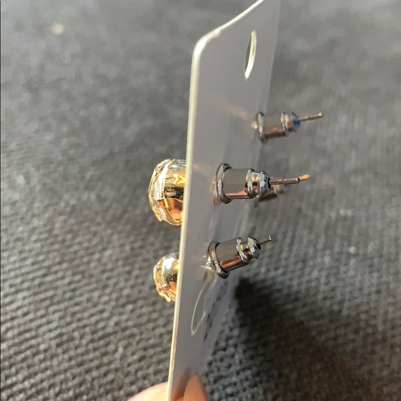 New 2 pairs of camellia gold crystal studs - Picture 3 of 3